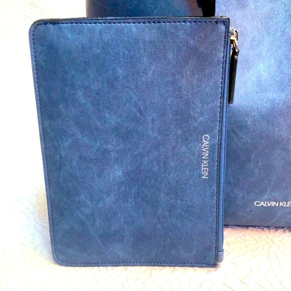 💙💙NWT Calvin Klein Gabrianna Tote💙💙 - Picture 3 of 12